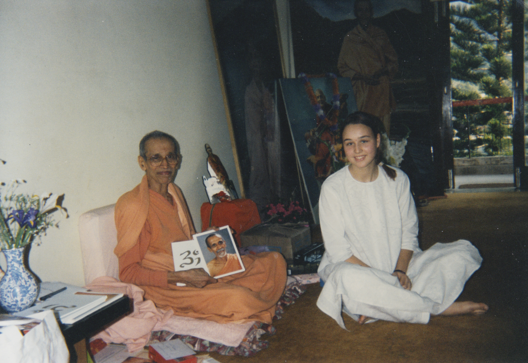 Kleindochter met Swami Chidananda